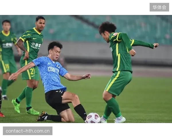 后防线由经验丰富的老将哈吉萨菲坐镇，配合卡纳尼等悍将，防守端的整体性和对抗强度是球队的生命线。